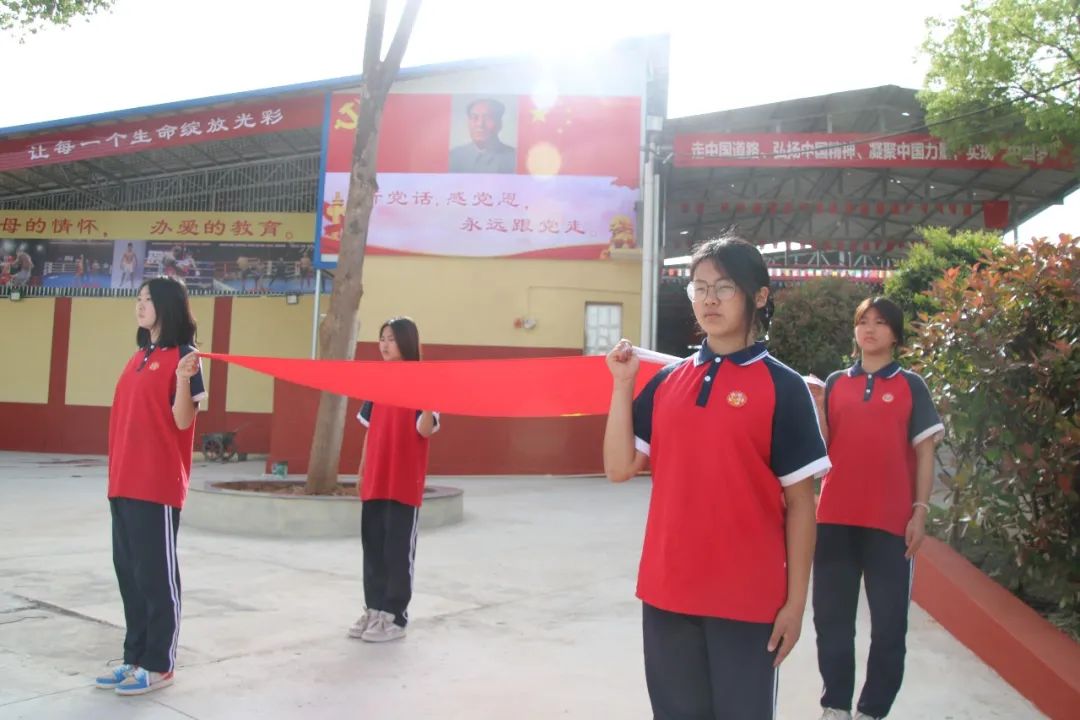 上學(xué)期第九周以《珍愛生命，謹(jǐn)防溺水》為主題升旗儀式